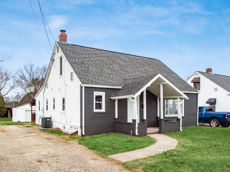 528 E Ohio Street , Circleville, OH 43113 Photo 3