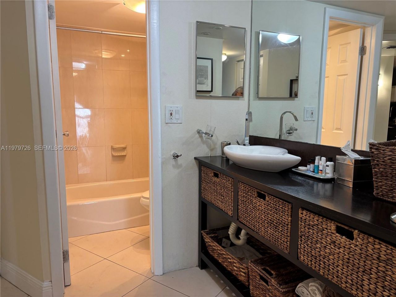 3301 N Country Club Dr, Unit 211, Aventura, FL 33180 Photo