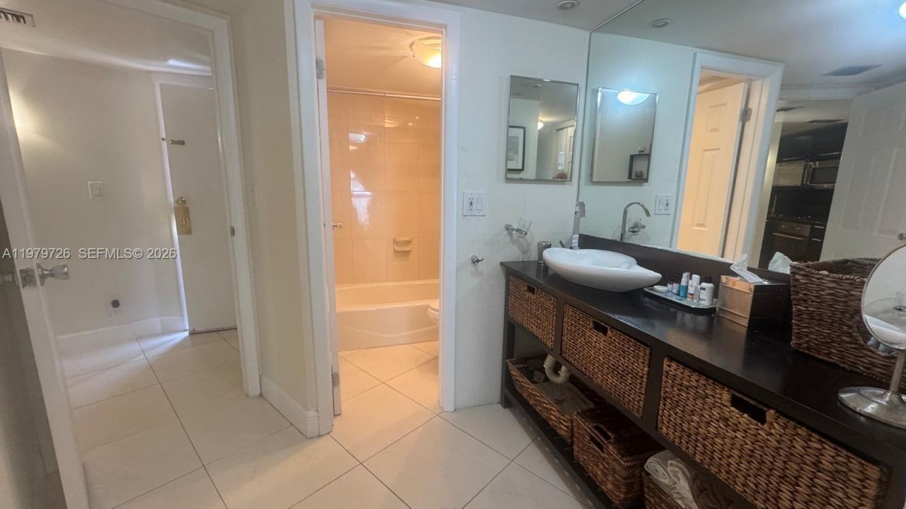 3301 N Country Club Dr, Unit 211, Aventura, FL 33180 Photo