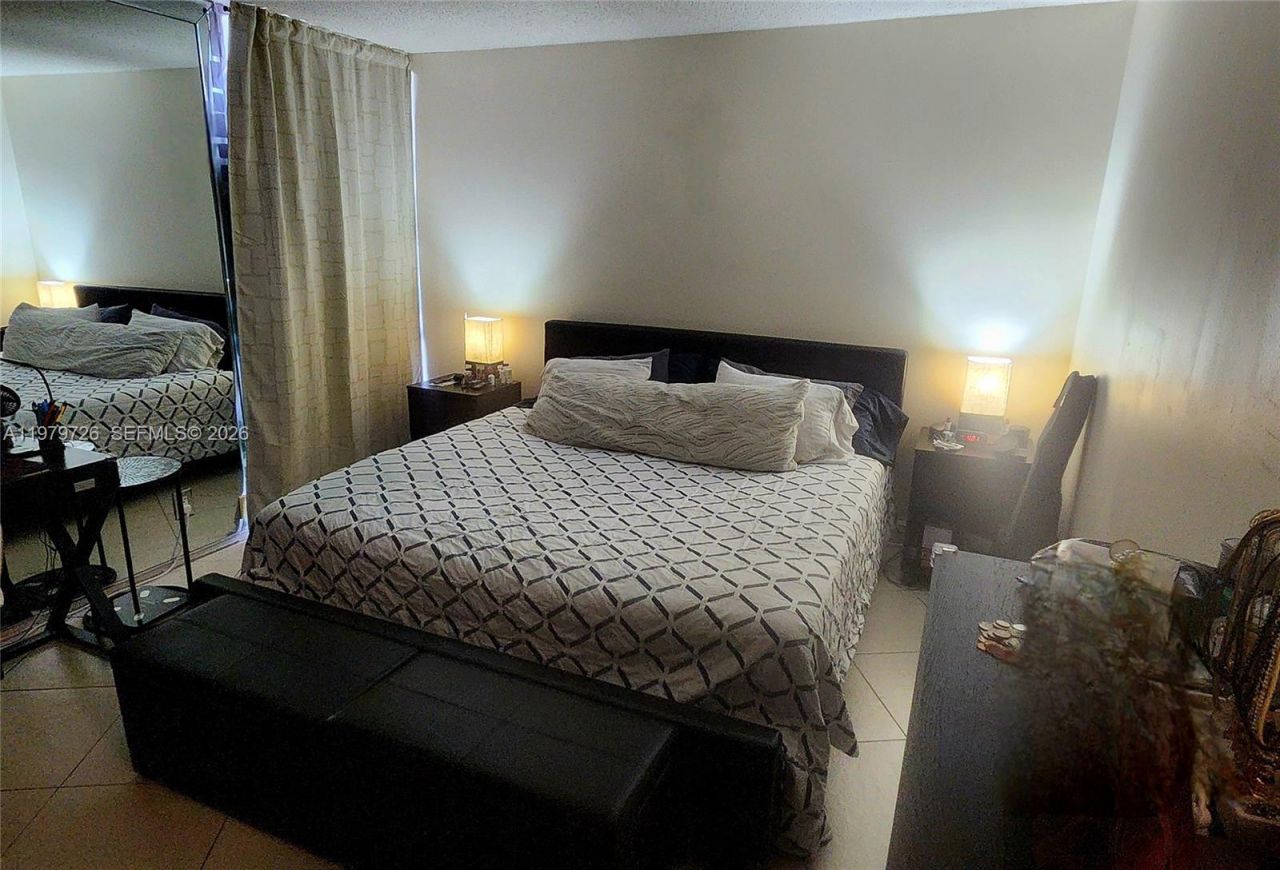 3301 N Country Club Dr , Unit 211, Aventura, FL 33180 Photo