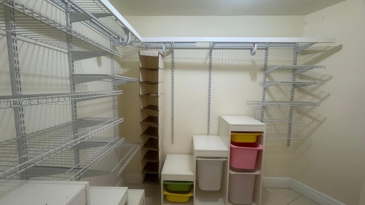3301 N Country Club Dr, Unit 211, Aventura, FL 33180 Photo