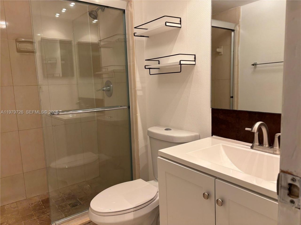 3301 N Country Club Dr, Unit 211, Aventura, FL 33180 Photo