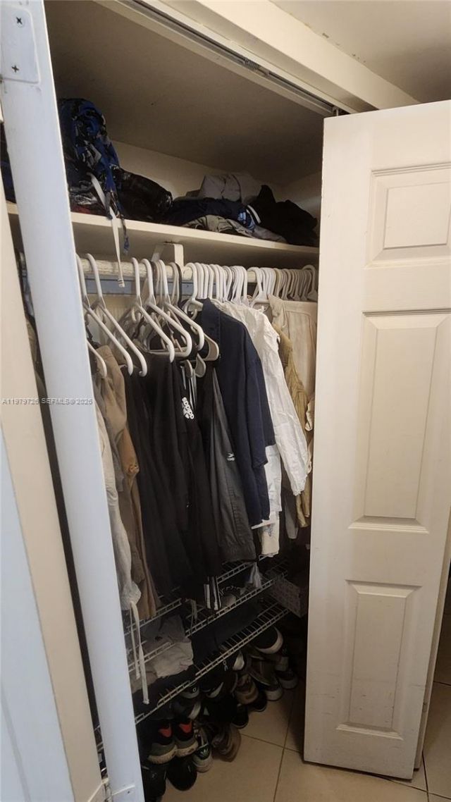 3301 N Country Club Dr , Unit 211, Aventura, FL 33180 Photo