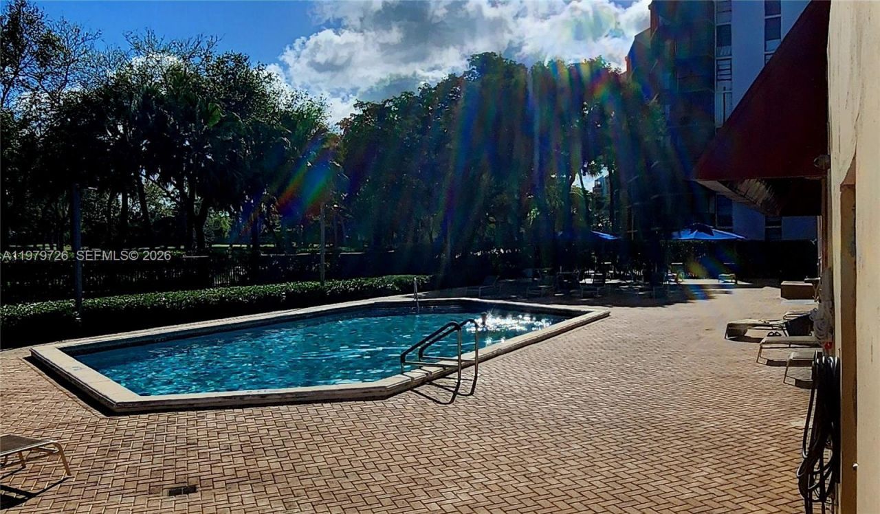3301 N Country Club Dr, Unit 211, Aventura, FL 33180 Photo
