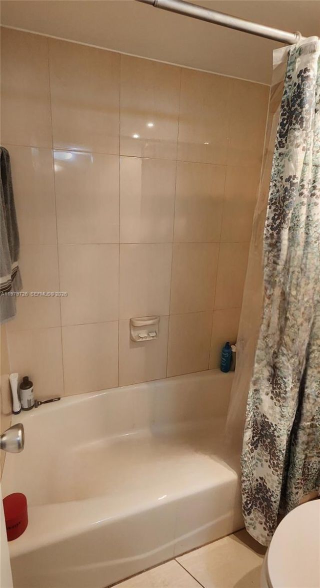3301 N Country Club Dr , Unit 211, Aventura, FL 33180 Photo