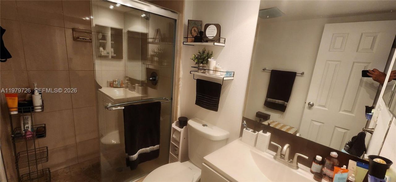 3301 N Country Club Dr , Unit 211, Aventura, FL 33180 Photo