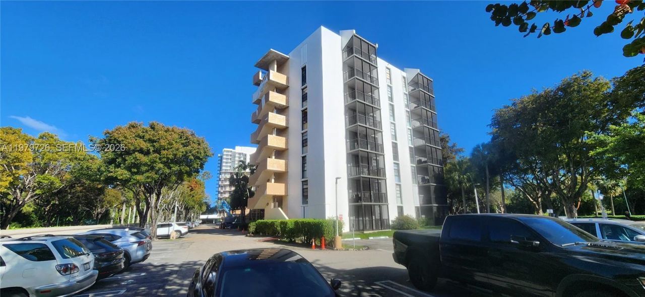 3301 N Country Club Dr, Unit 211, Aventura, FL 33180 Photo