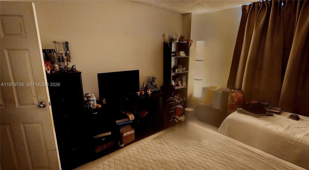 3301 N Country Club Dr , Unit 211, Aventura, FL 33180 Photo