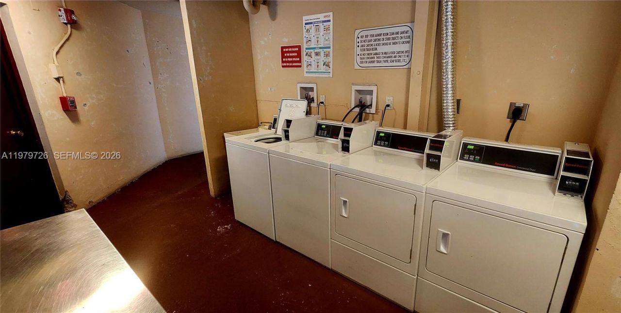 3301 N Country Club Dr , Unit 211, Aventura, FL 33180 Photo