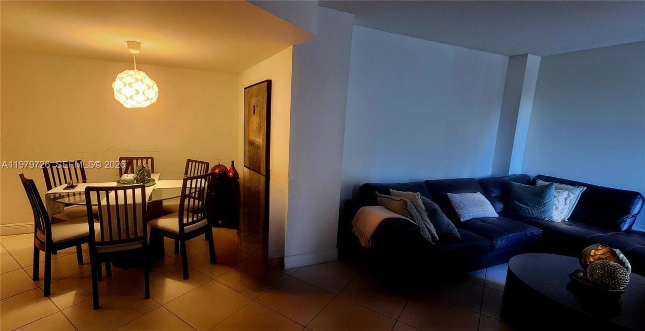 3301 N Country Club Dr , Unit 211, Aventura, FL 33180 Photo