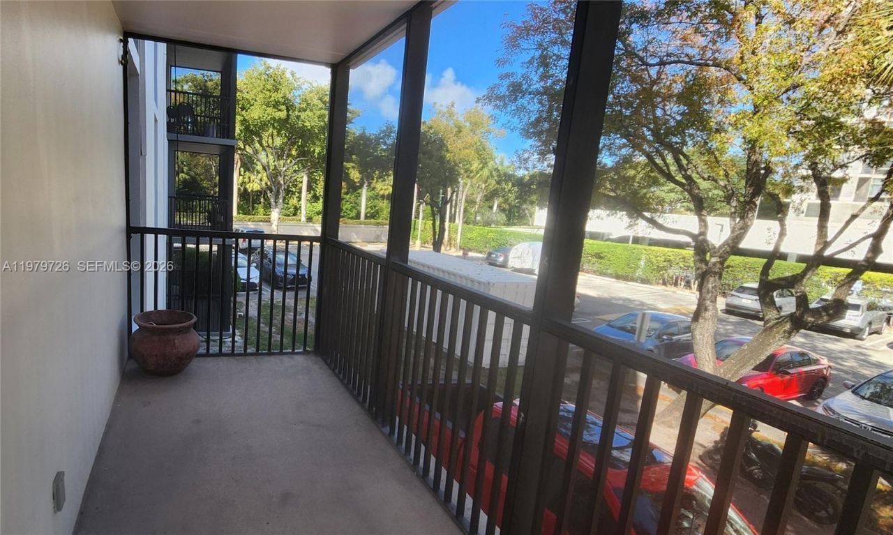 3301 N Country Club Dr, Unit 211, Aventura, FL 33180 Photo