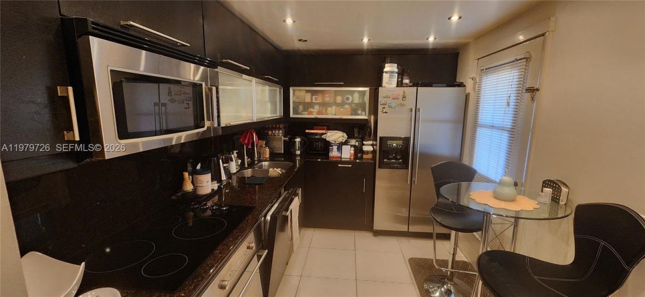 3301 N Country Club Dr , Unit 211, Aventura, FL 33180 Photo