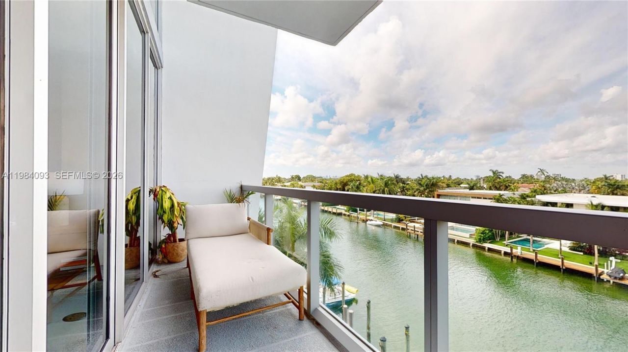 9940 W Bay Harbor Dr , Unit 5E-N, Bay Harbor Islands, FL 33154 Photo