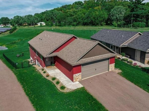 870 Brentwood Circle, River Falls, WI 54022