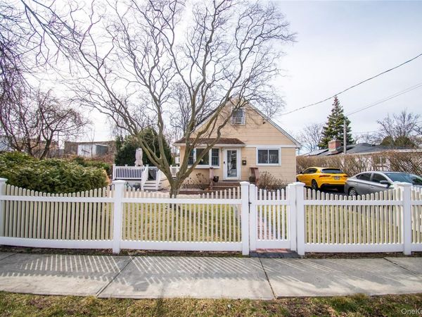 720 New York Avenue , Baldwin, NY 11510