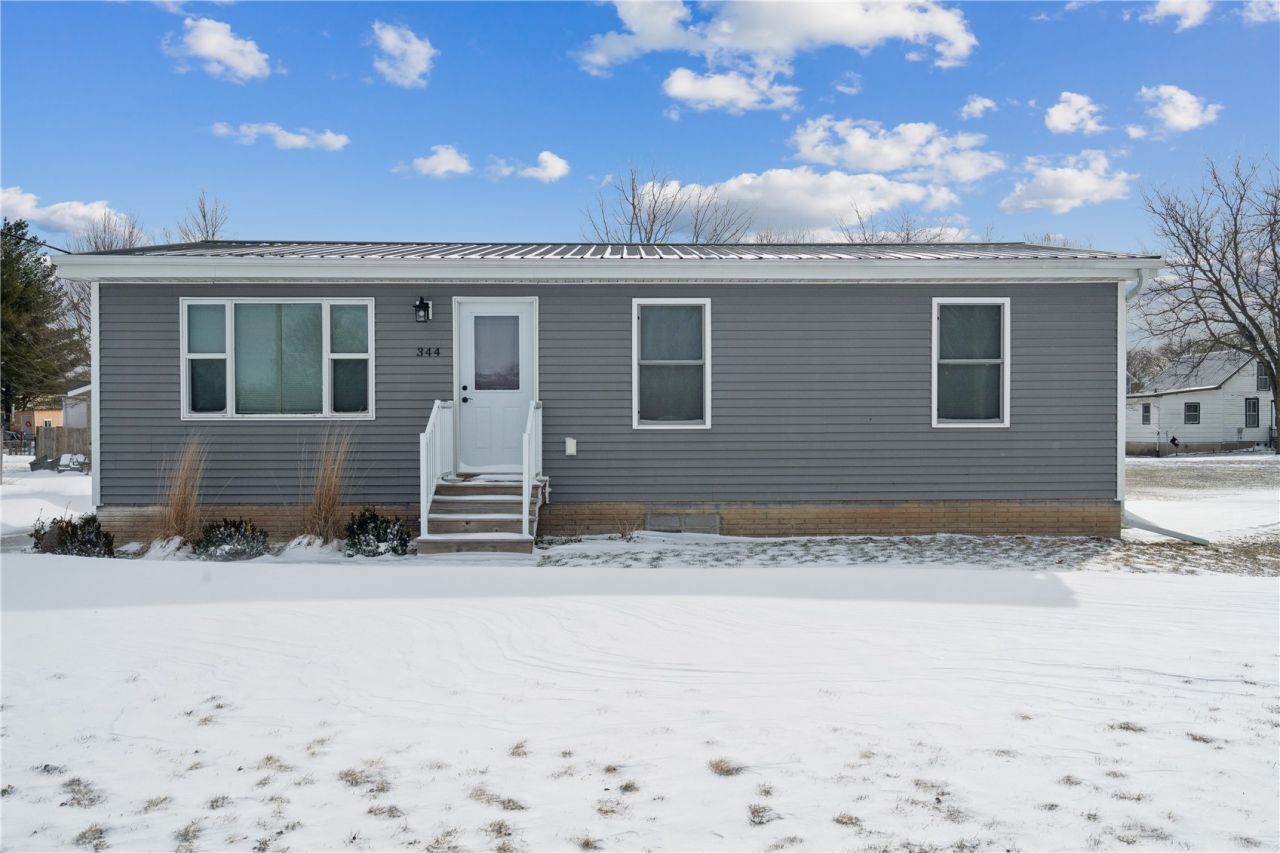 344 North 1st St, Central City, IA 52214 Main Photo