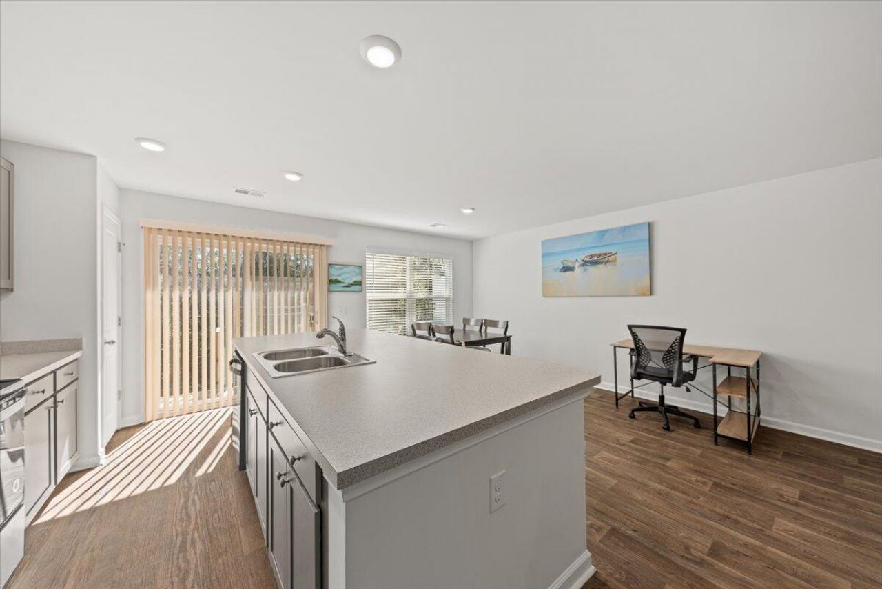 4698 Palm View Circle Photo 10