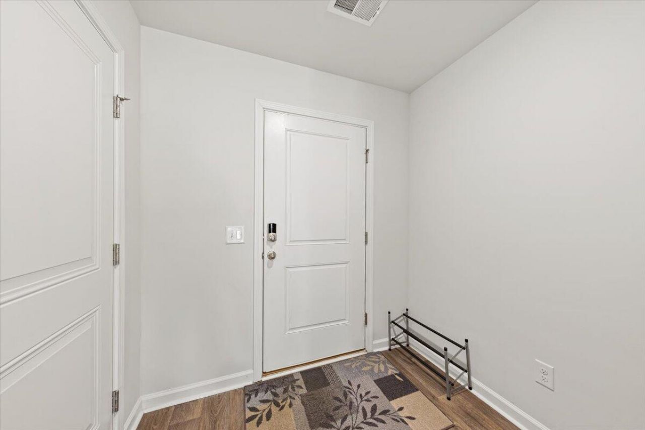 4698 Palm View Circle Photo 4