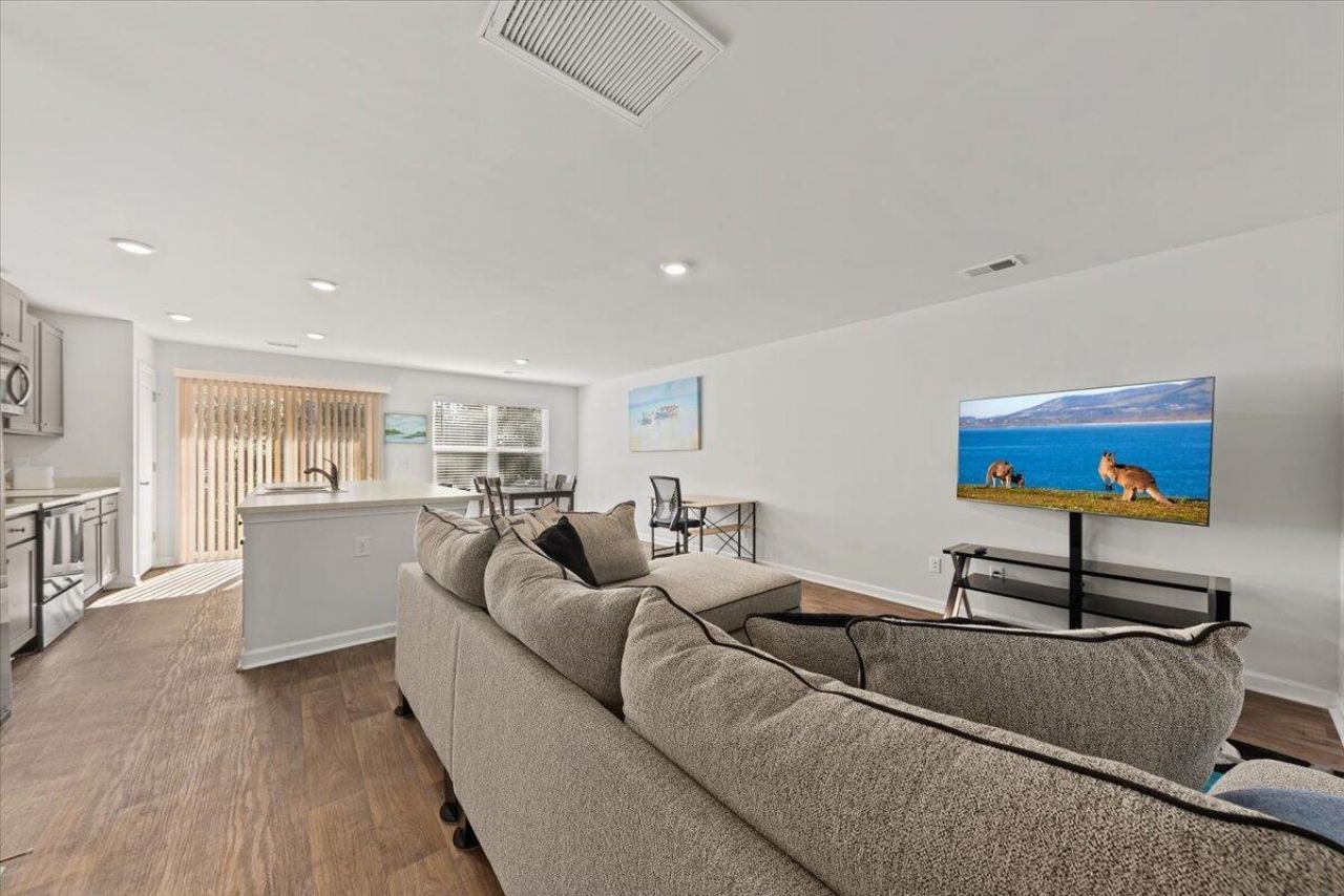 4698 Palm View Circle Photo 5