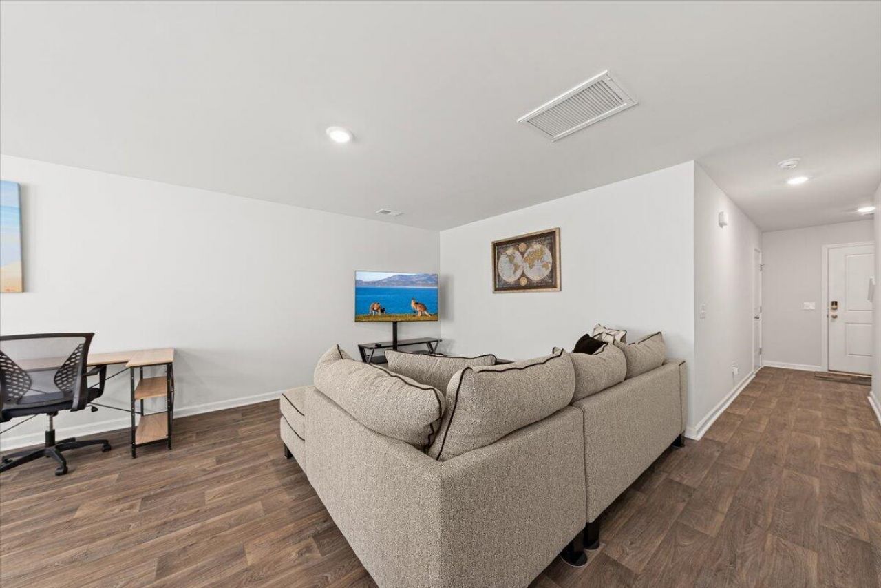 4698 Palm View Circle Photo 6