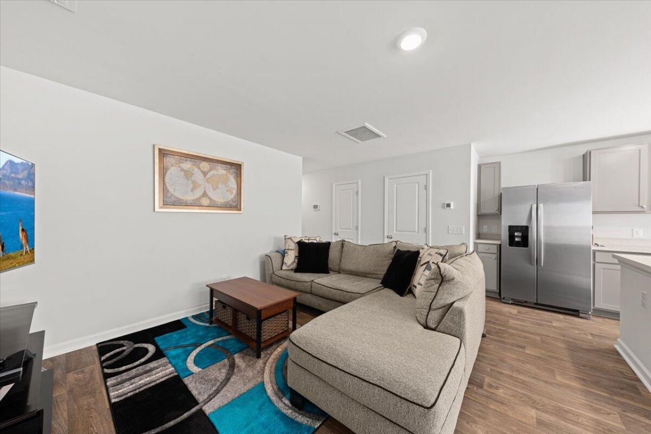 4698 Palm View Circle Photo 7