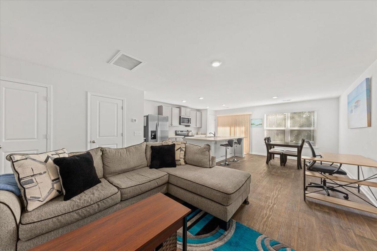 4698 Palm View Circle Photo 8