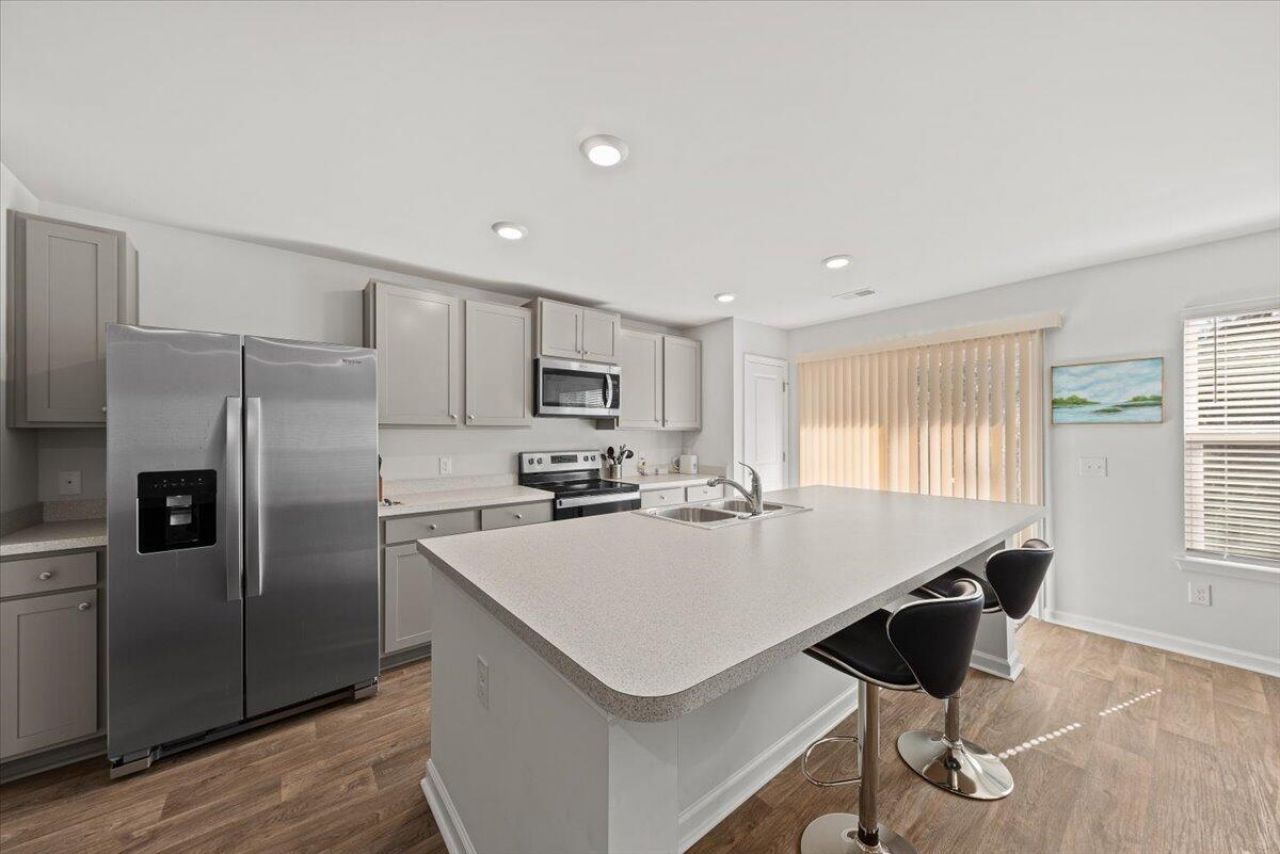 4698 Palm View Circle Photo 9