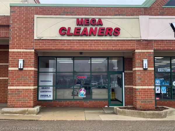 2057 South Boulevard W , Troy, MI 48098