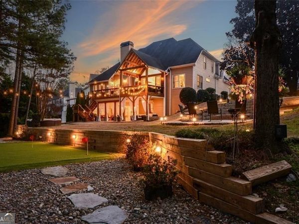 515 Hillcrest View Drive NE, Suwanee, GA 30024