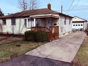 16 Oakwood Terrace , North Tonawanda, NY 14120