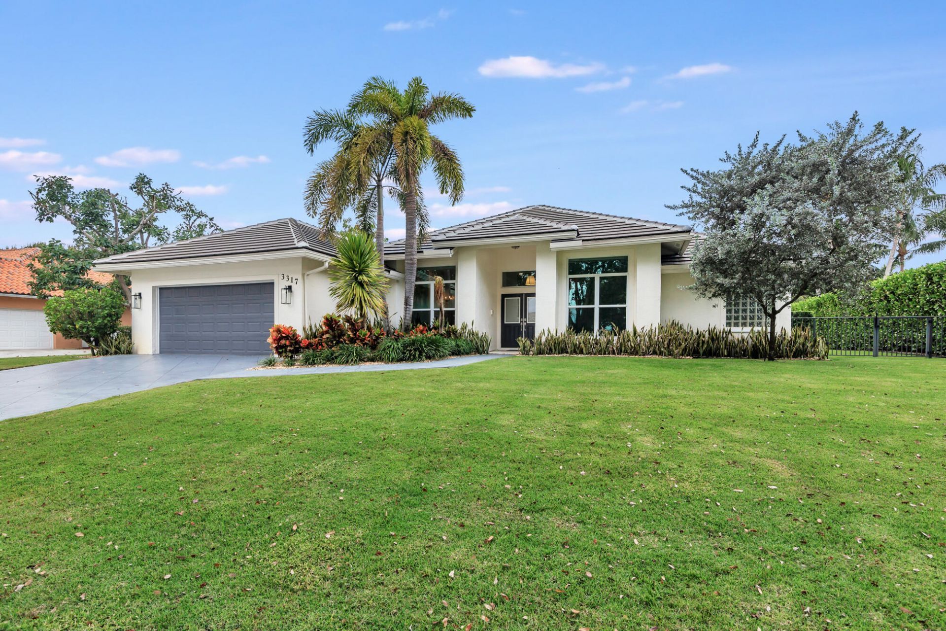 3317 Embassy Drive, West Palm Beach, FL 33401 Photo