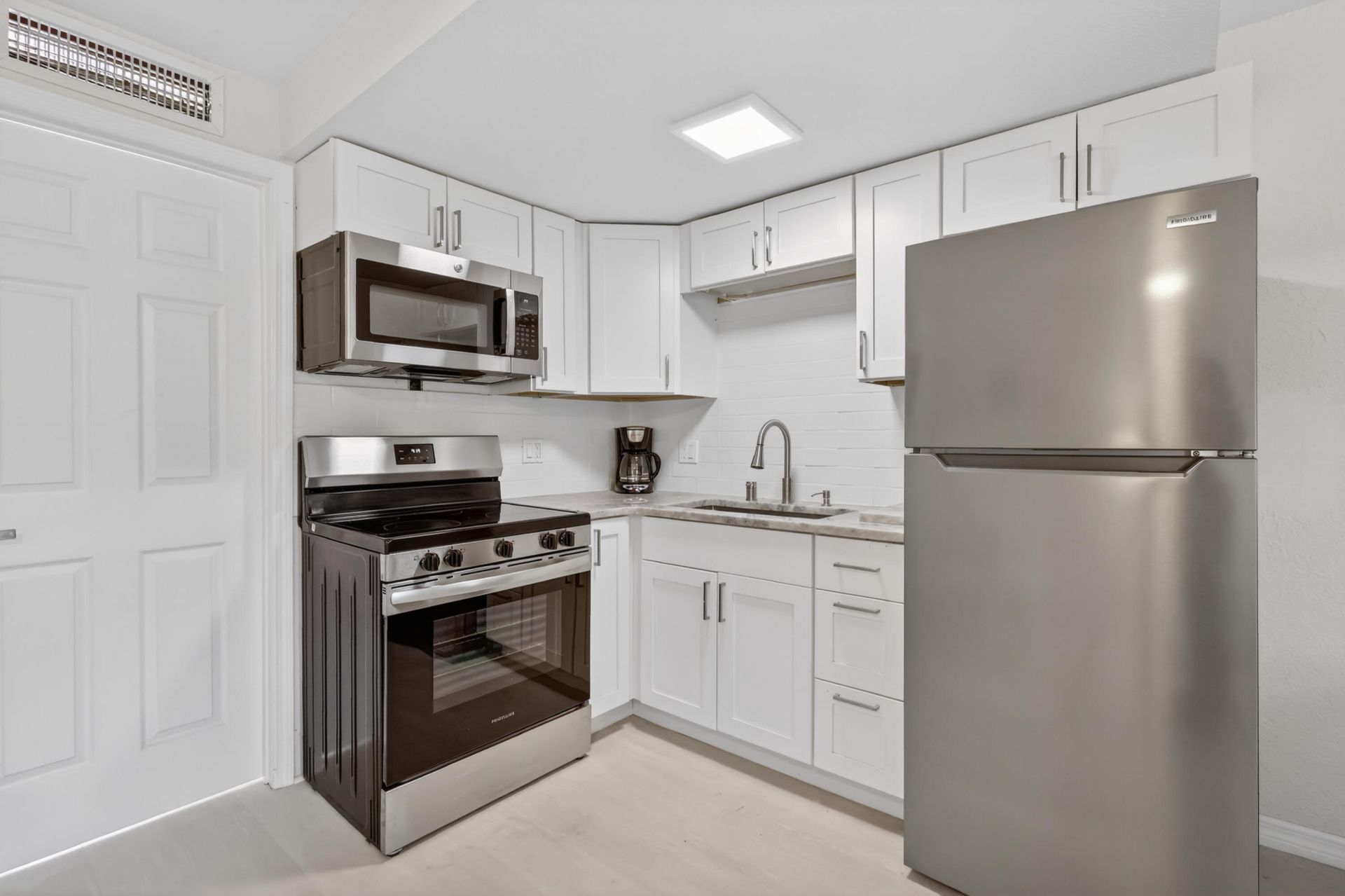 2305 Tamarind Drive, Unit 9, Fort Pierce, FL 34949 Photo