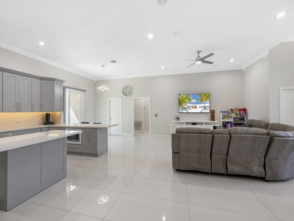 914 SW Mccracken Avenue, Port Saint Lucie, FL 34953 Photo