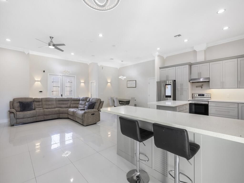 914 SW Mccracken Avenue, Port Saint Lucie, FL 34953 Photo