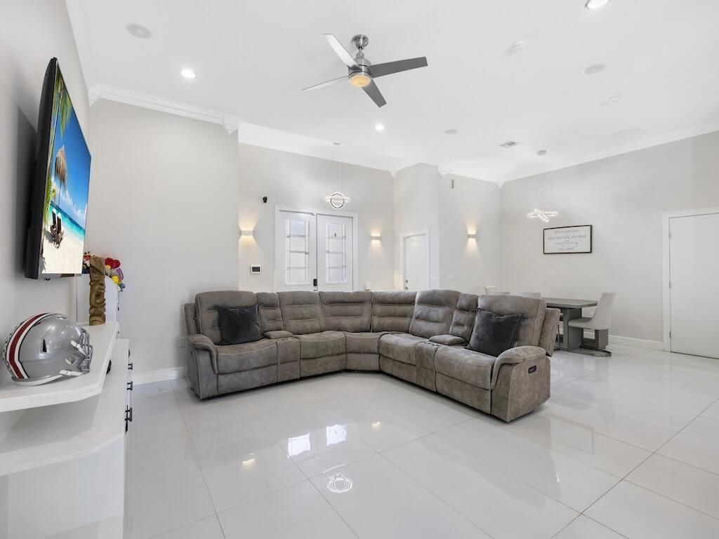 914 SW Mccracken Avenue, Port Saint Lucie, FL 34953 Photo