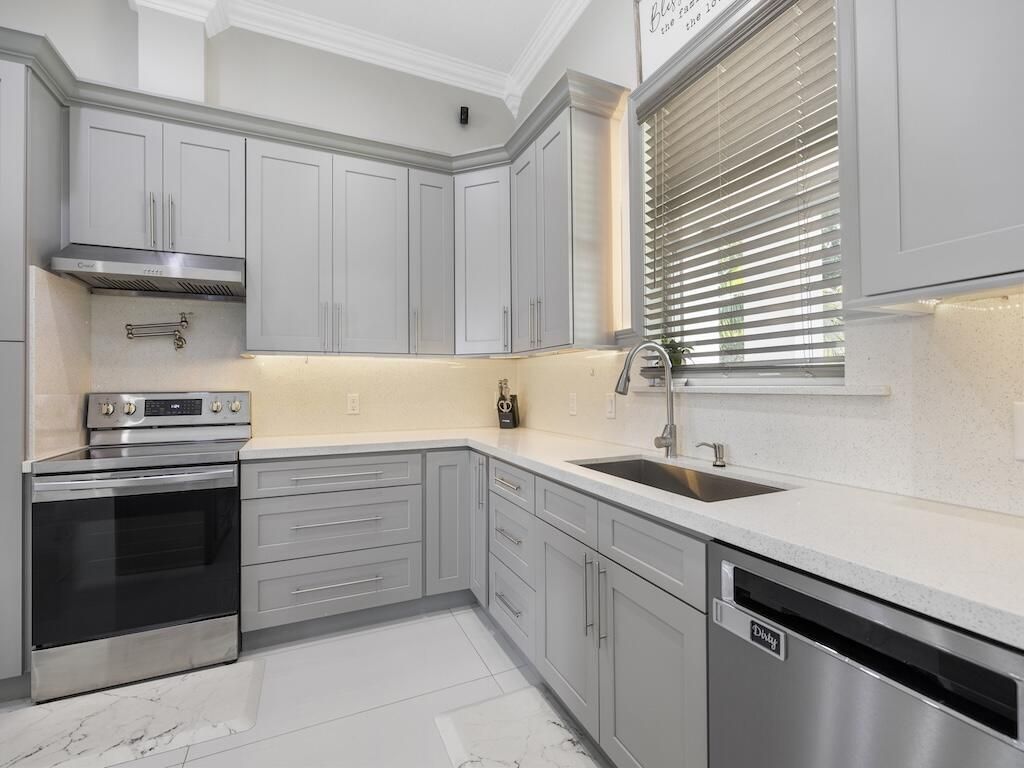 914 SW Mccracken Avenue, Port Saint Lucie, FL 34953 Photo