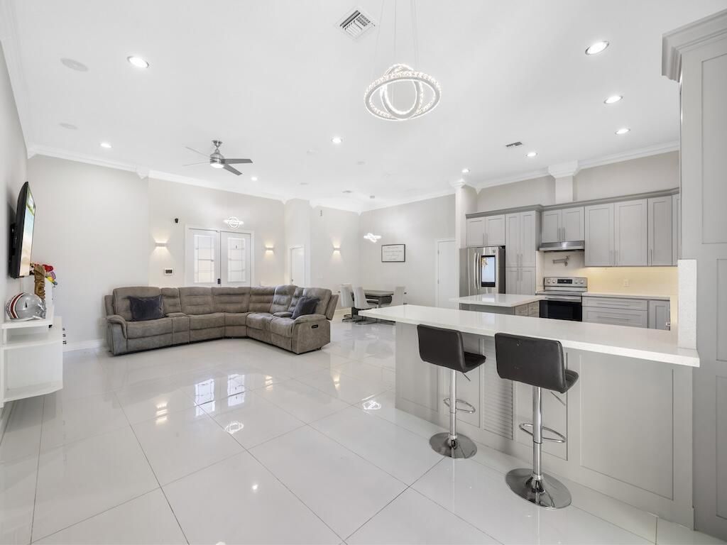 914 SW Mccracken Avenue, Port Saint Lucie, FL 34953 Photo