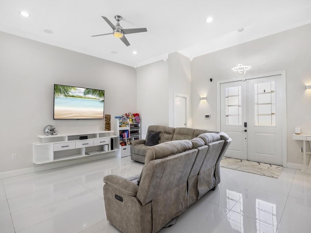 914 SW Mccracken Avenue, Port Saint Lucie, FL 34953 Photo