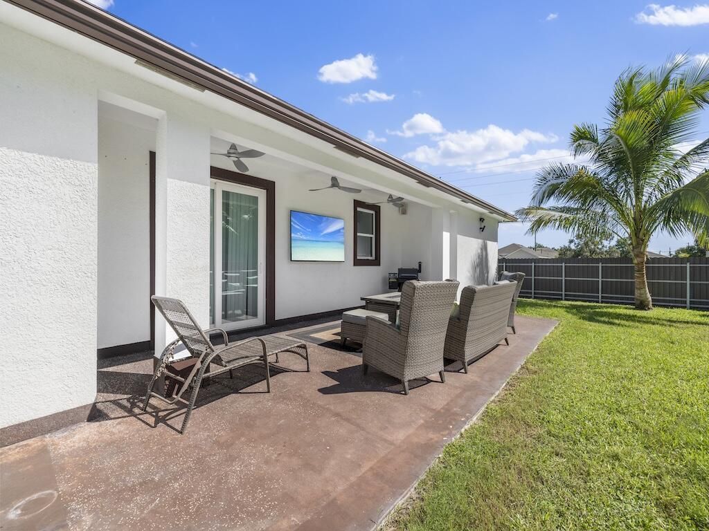 914 SW Mccracken Avenue, Port Saint Lucie, FL 34953 Photo