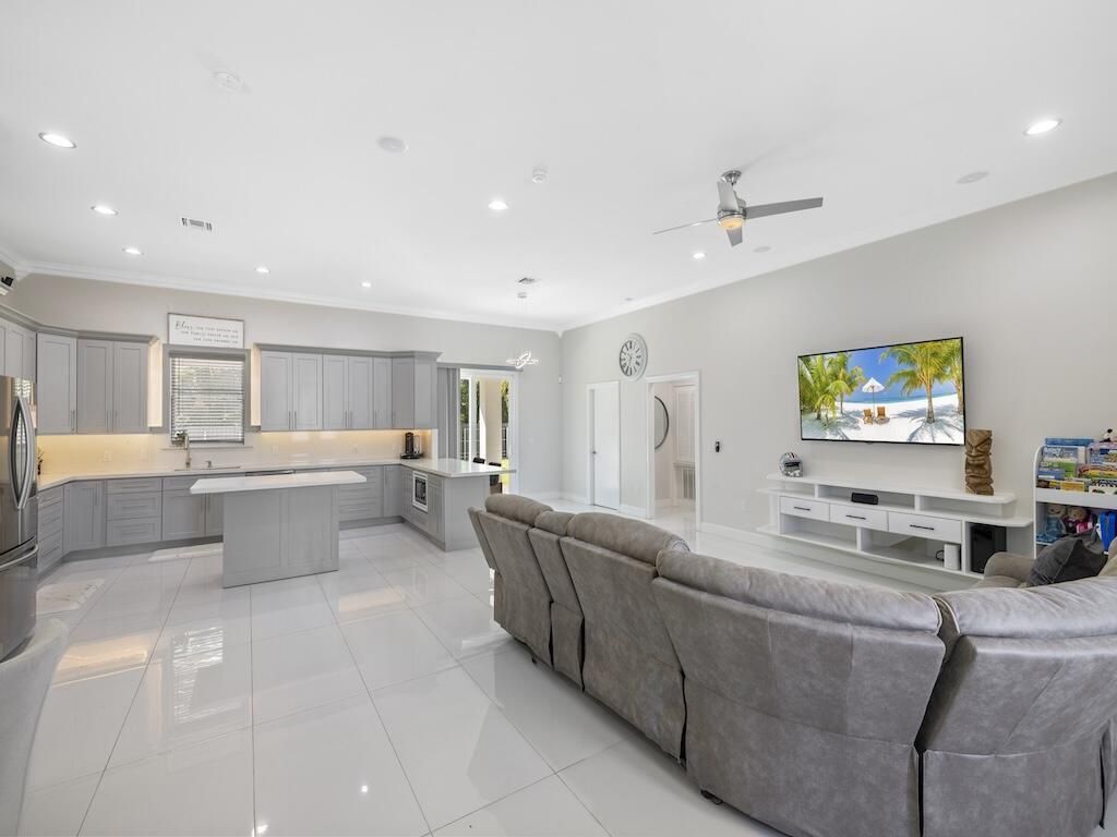 914 SW Mccracken Avenue, Port Saint Lucie, FL 34953 Photo