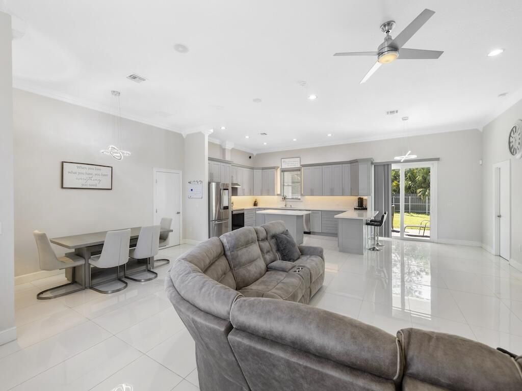 914 SW Mccracken Avenue, Port Saint Lucie, FL 34953 Photo