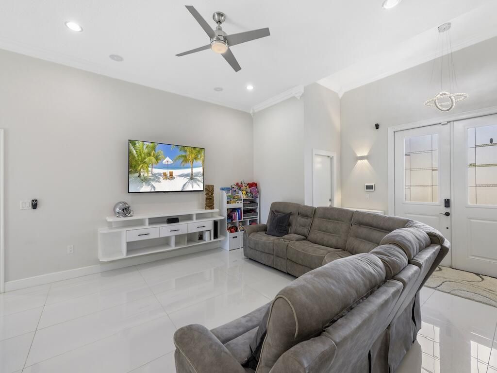 914 SW Mccracken Avenue, Port Saint Lucie, FL 34953 Photo