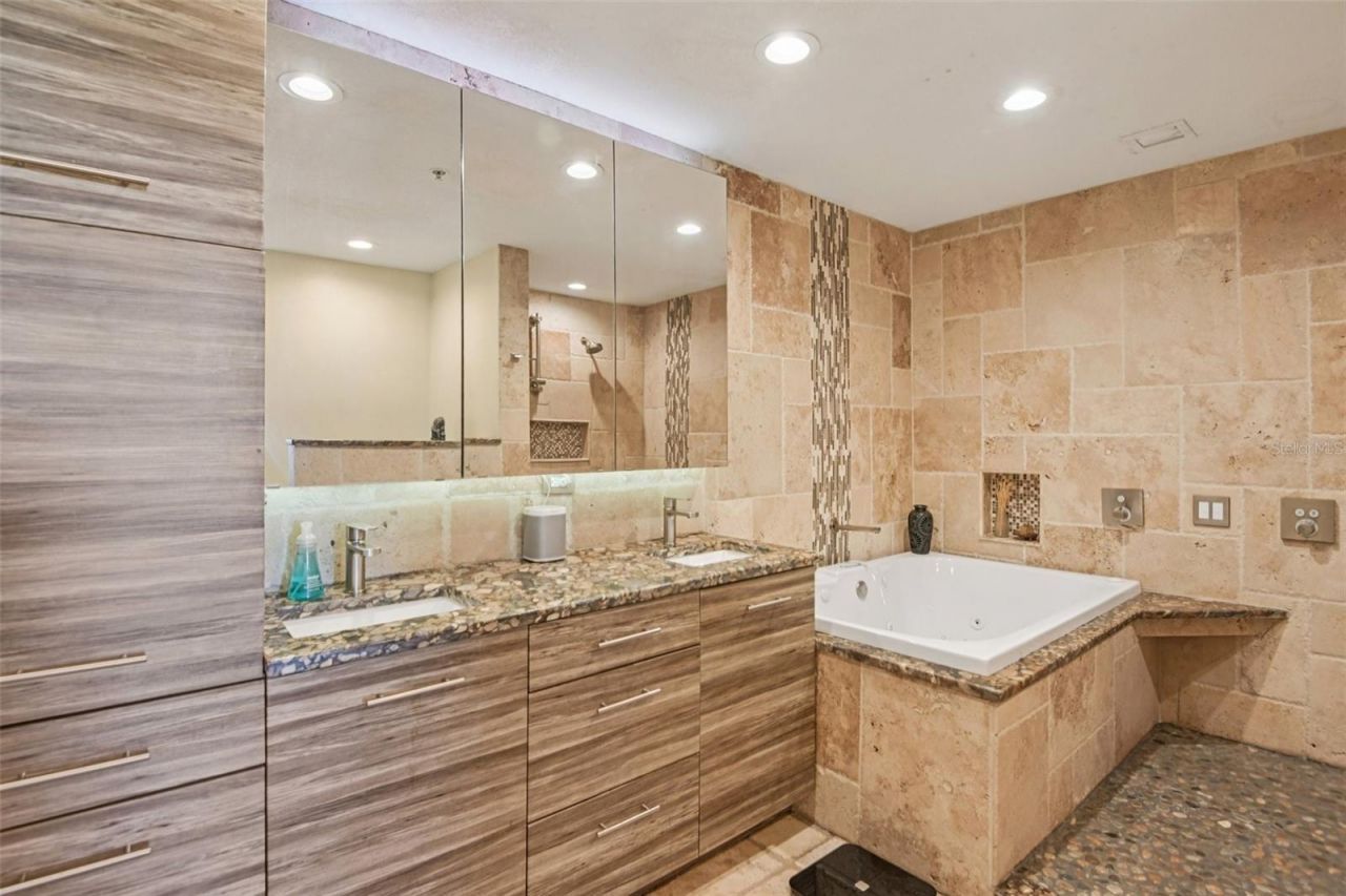 226 5th Avenue N, Unit 801, Saint Petersburg, FL 33701 Photo