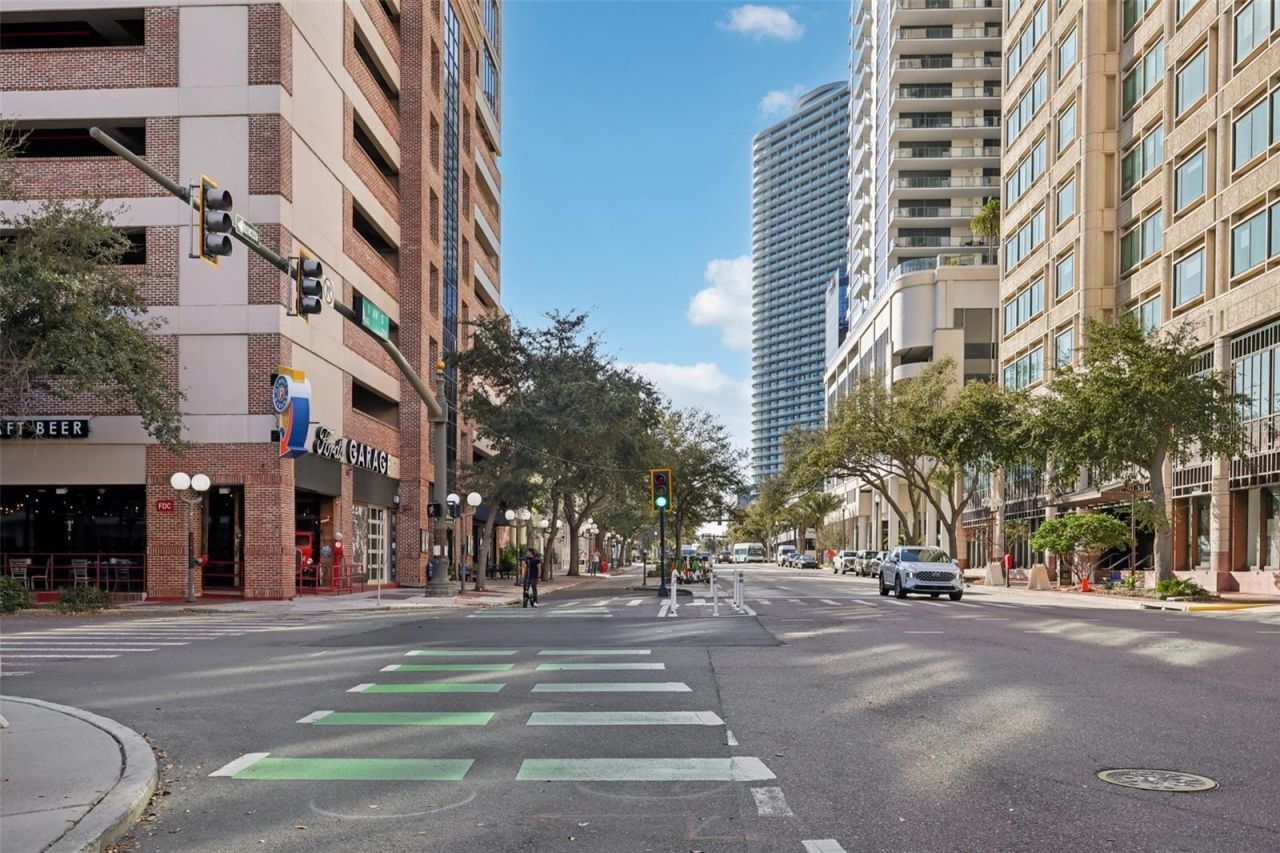 226 5th Avenue N, Unit 801, Saint Petersburg, FL 33701 Photo