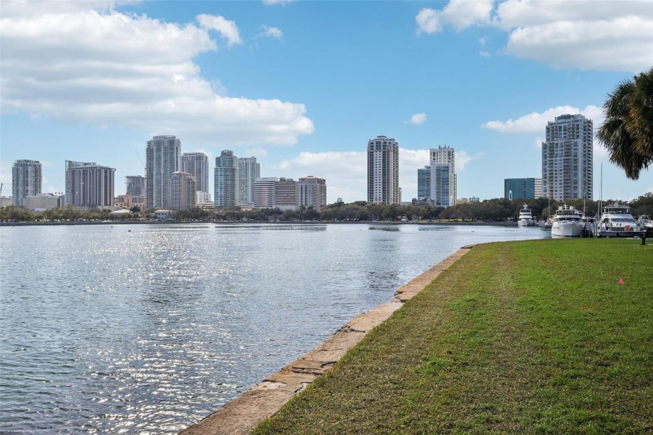 226 5th Avenue N, Unit 801, Saint Petersburg, FL 33701 Photo