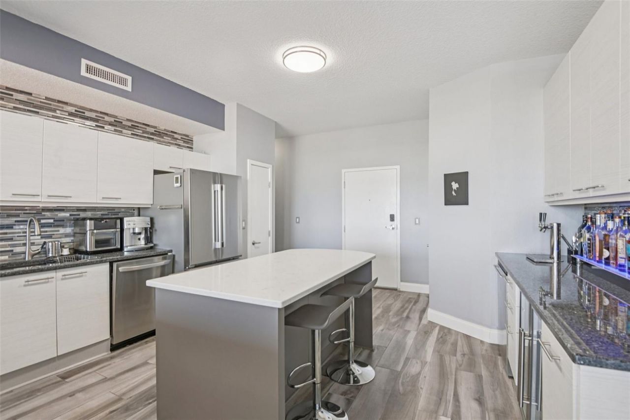 226 5th Avenue N, Unit 801, Saint Petersburg, FL 33701 Photo