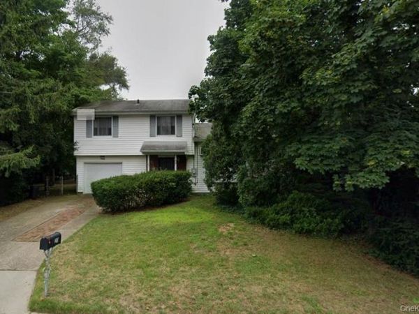 20 Catherine Drive, Selden, NY 11784
