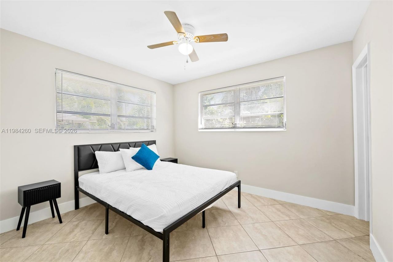 864 NW 16th Ter, Fort Lauderdale, FL 33311 Photo