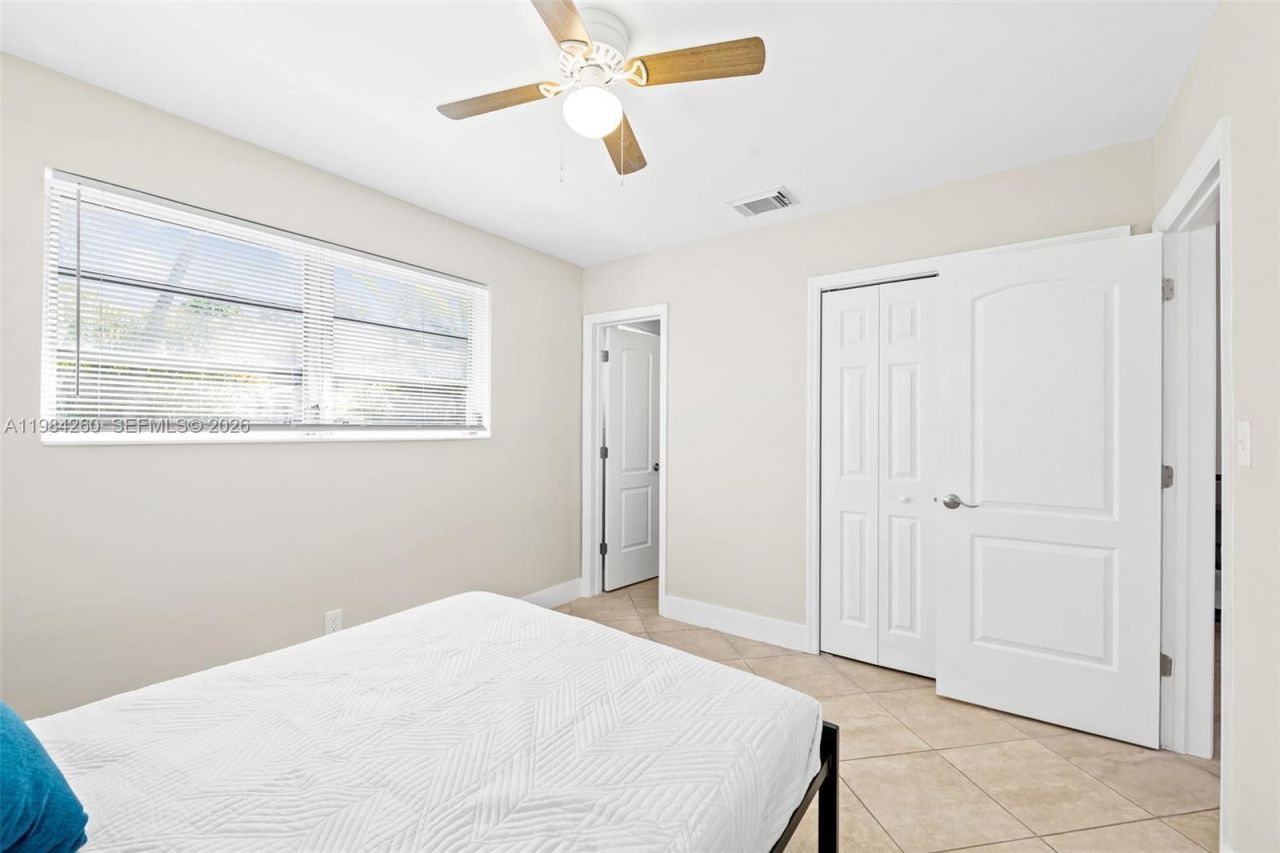 864 NW 16th Ter, Fort Lauderdale, FL 33311 Photo