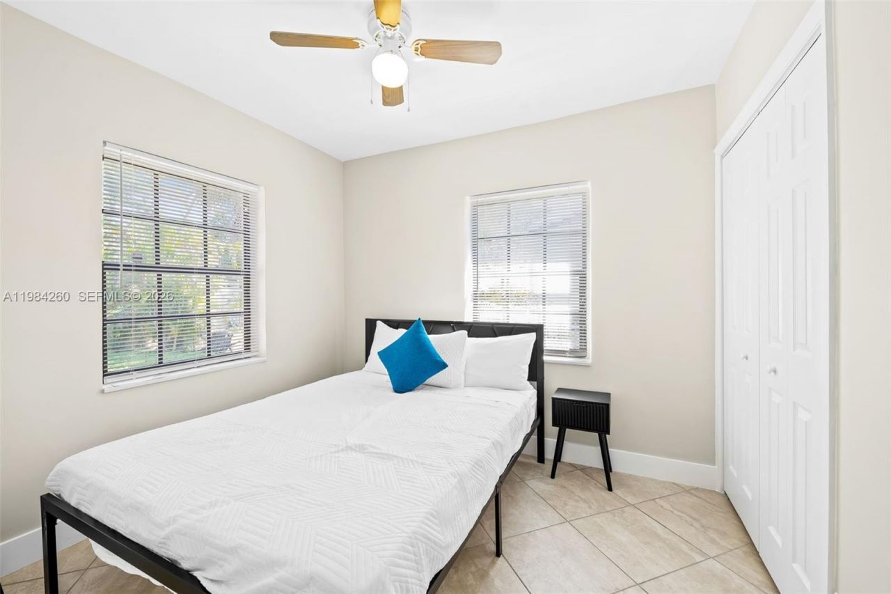 864 NW 16th Ter, Fort Lauderdale, FL 33311 Photo